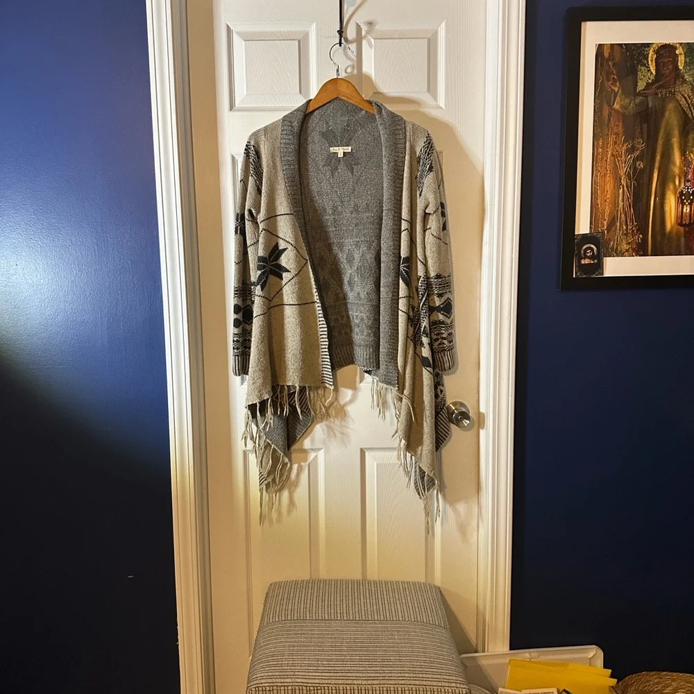 Hem‎ & Thread Gray and Black Patterned Cardigan